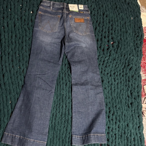 Never wore, too small - Picture 2 of 3